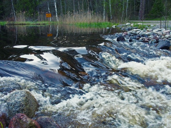 idénergie's river sustainable turbine converts river flow into electricity